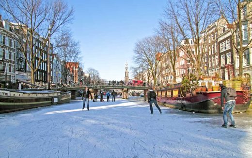 Eislaufen auf den Amsterdamer Grachten: Seltenes Phänomen