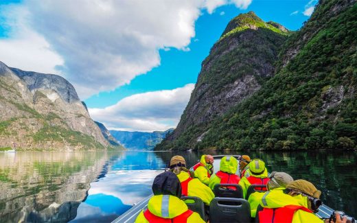Speedbootfahren auf dem riesigen Sognefjord in Norwegen