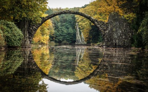Rakotzbrücke in Kromlau: Mystisches Meisterwerk