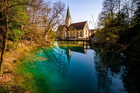 Blautopf: Riesige unterirdische Höhle in Blaubeuren