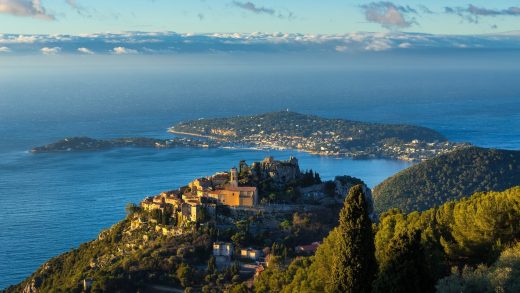 Èze: Malerisches Dorf in Südfrankreich an der Côte d’Azur