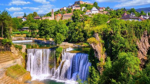 ⁠Pliva-Wasserfall: Bosniens Naturwunder mitten in der Stadt