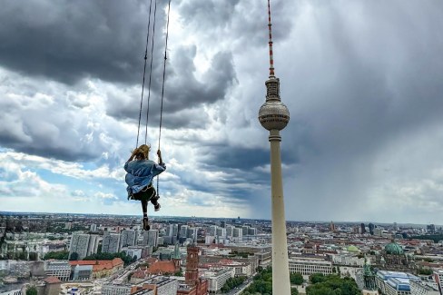 High Swing in Berlin: Europas höchste Schaukel (120 m)