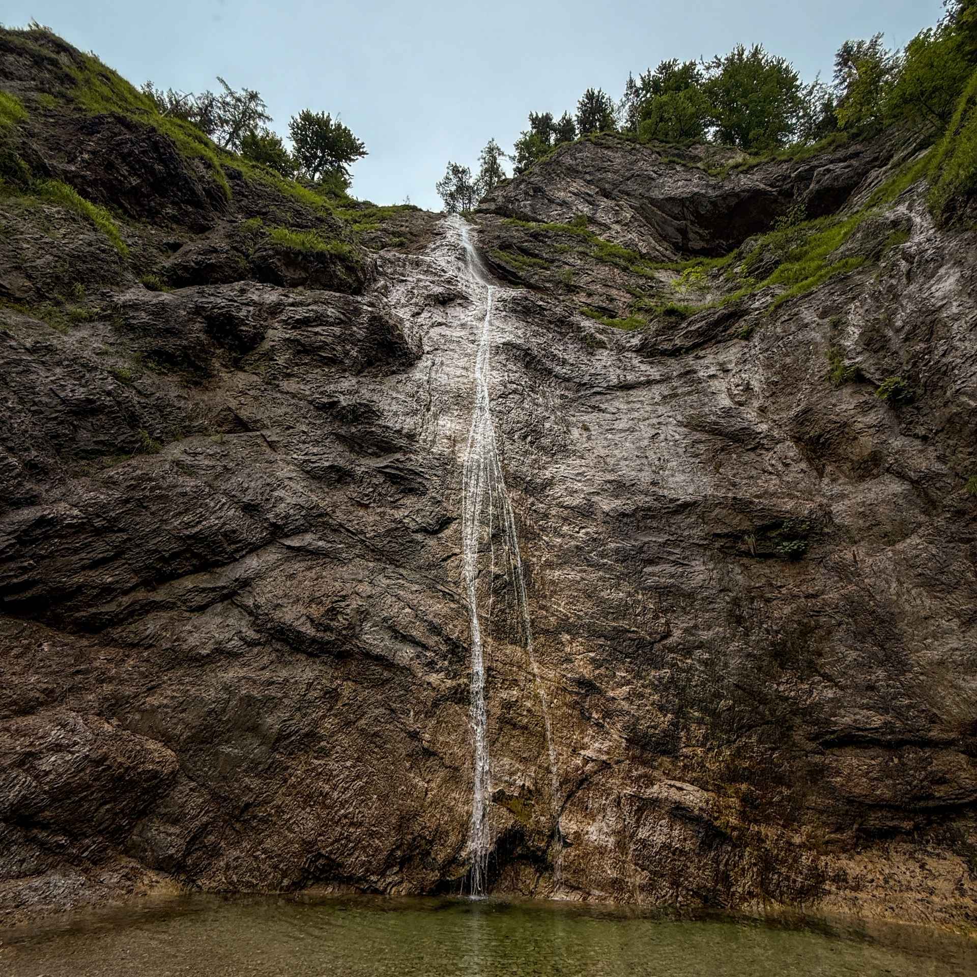 Idyllische Wanderung zum Nixenfall am Attersee