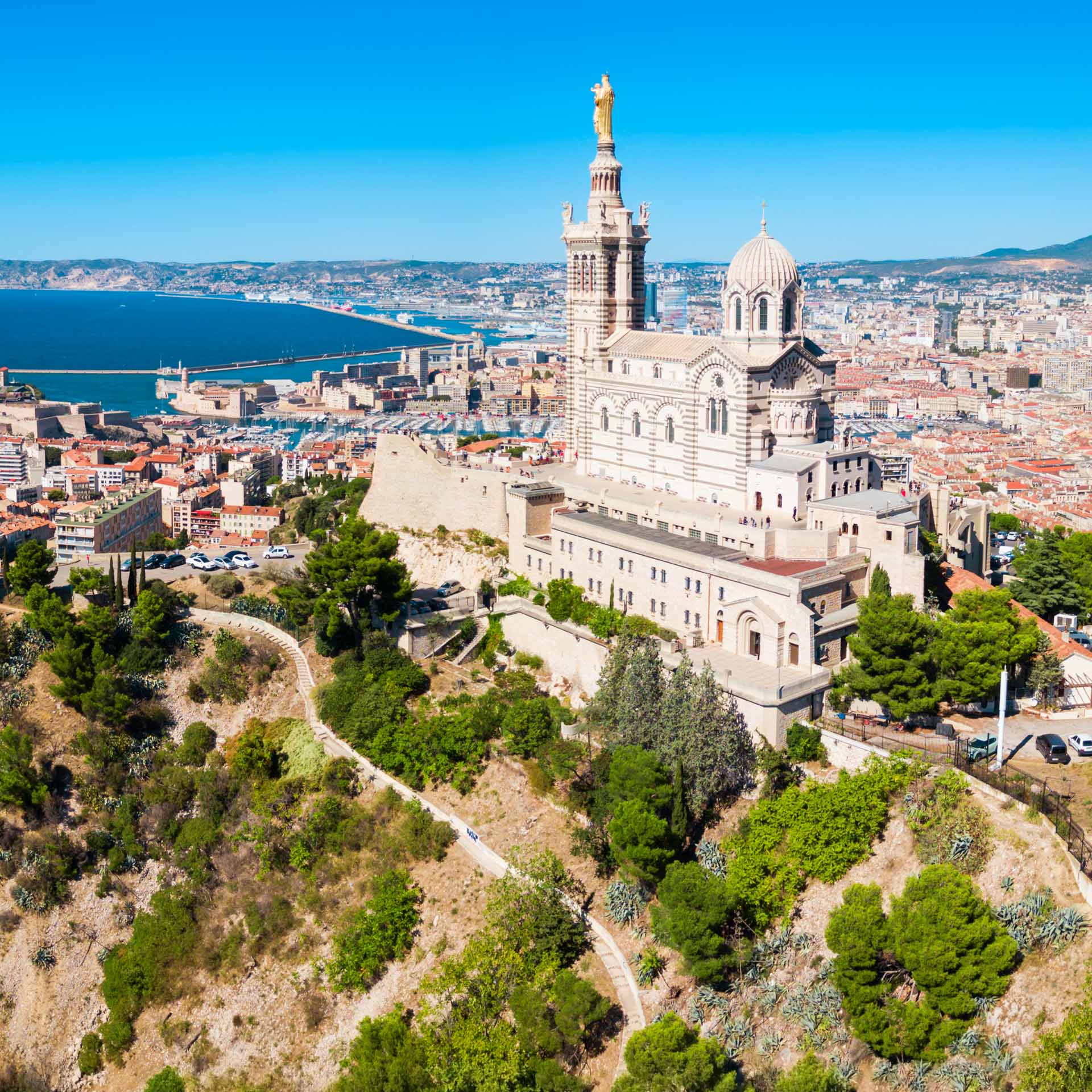 Notre-Dame de la Garde: Basilika hoch über Marseille
