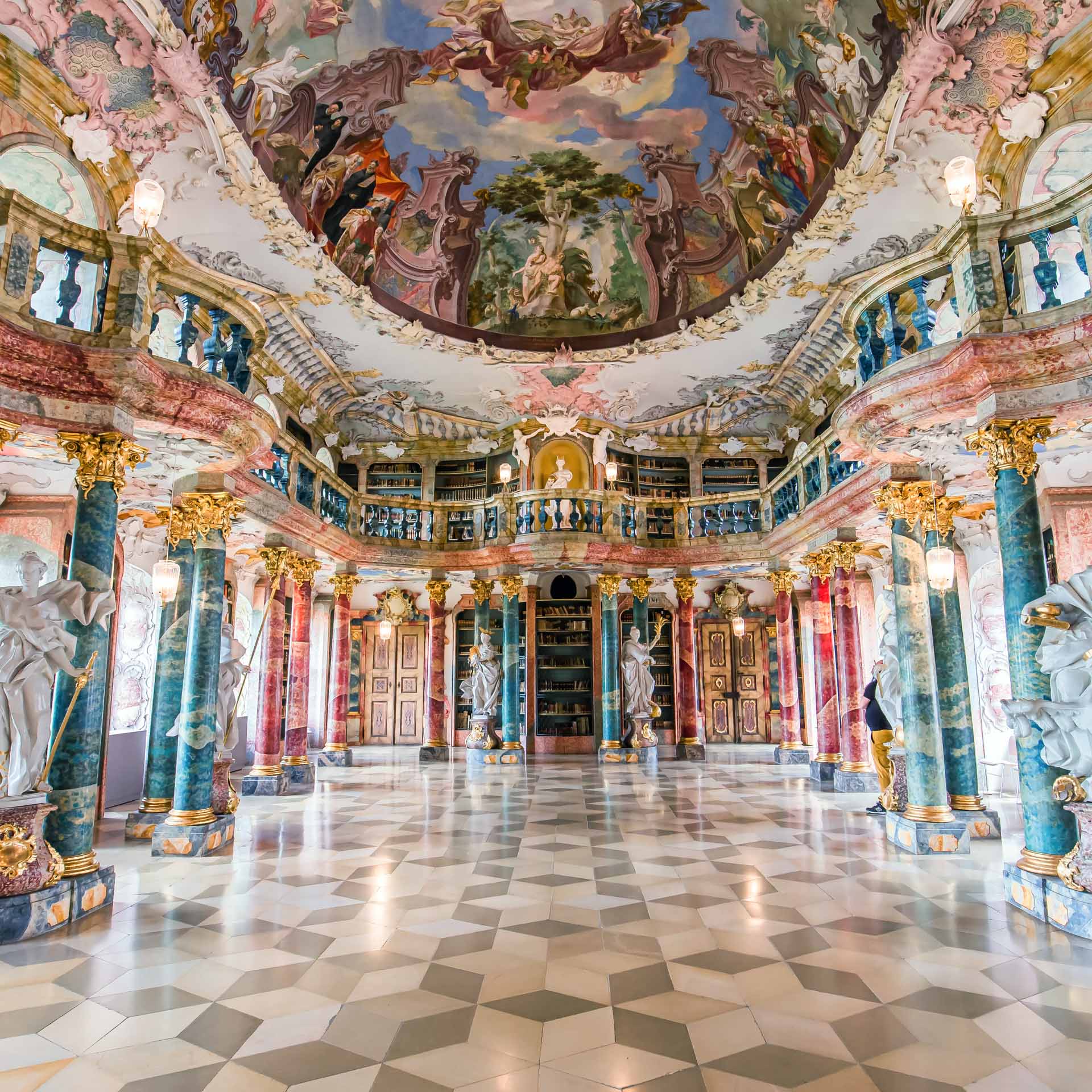 Kloster Wiblingen: Schönste Rokoko-Bibliothek
