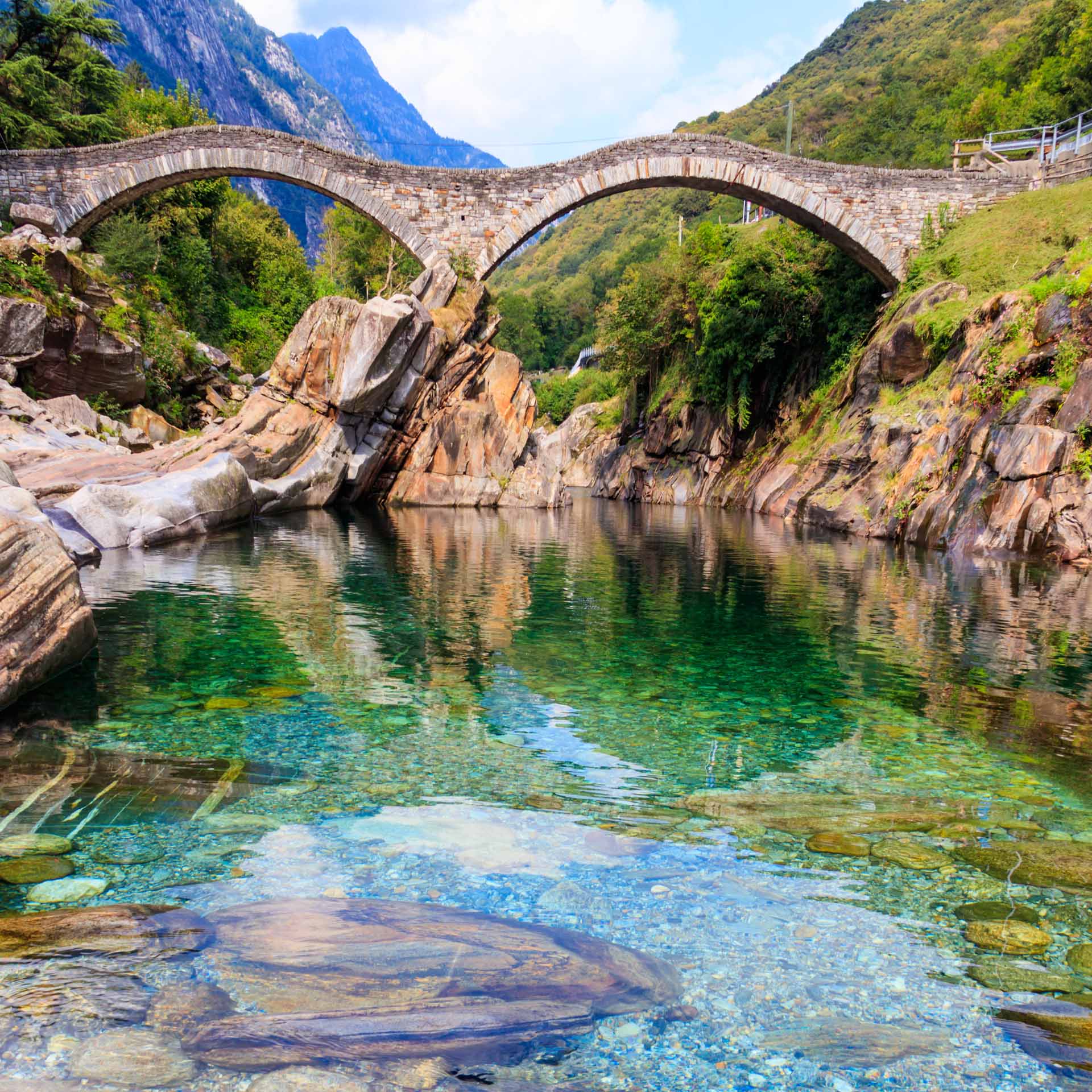Ponte dei Salti: Malerische Steinbrücke im Tessin
