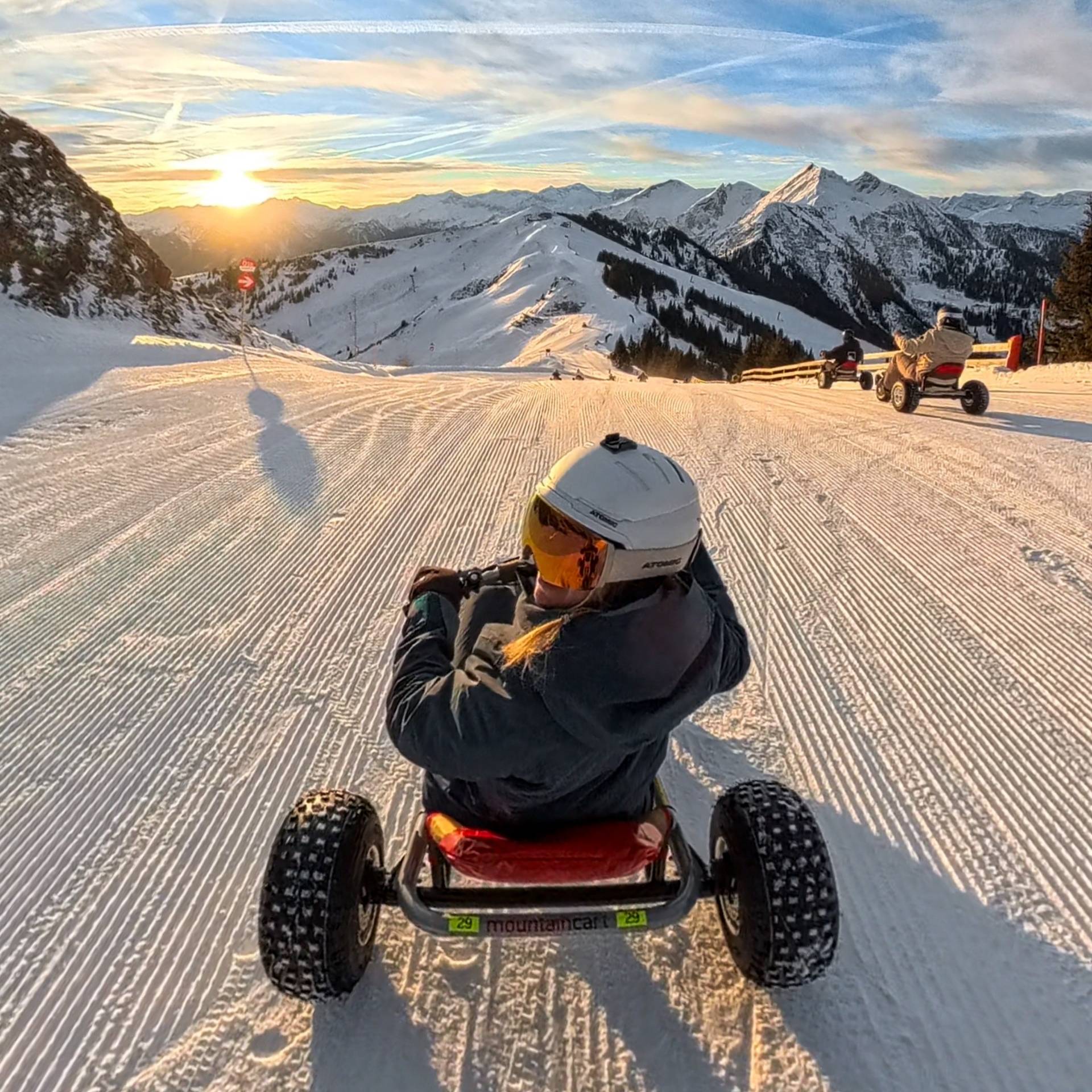 Adrenalinkick bei Winter-Mountaincart-Fahrt in Dorfgastein