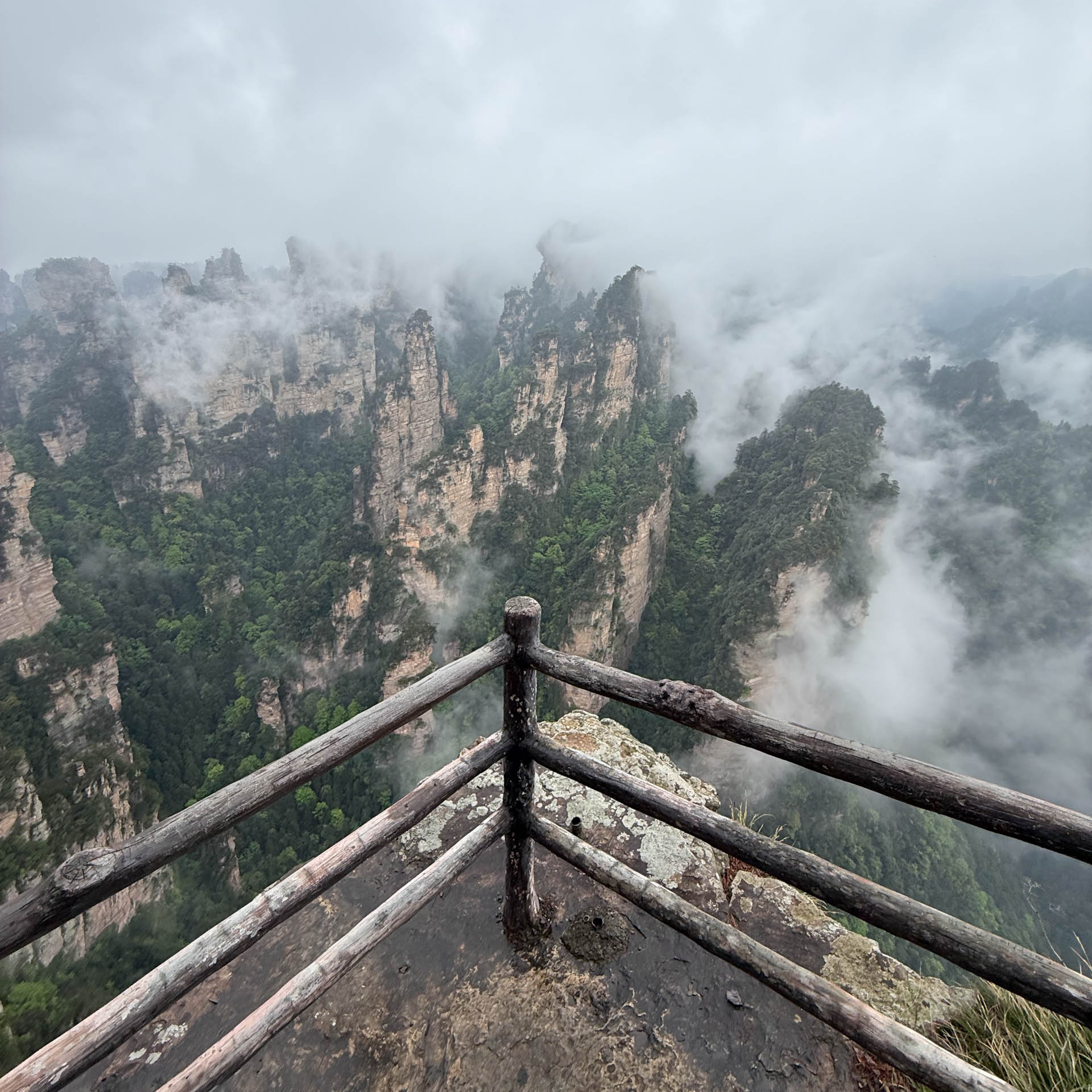 Wanderung zum Wulong-Dorf im Zhangjiajie-Nationalpark